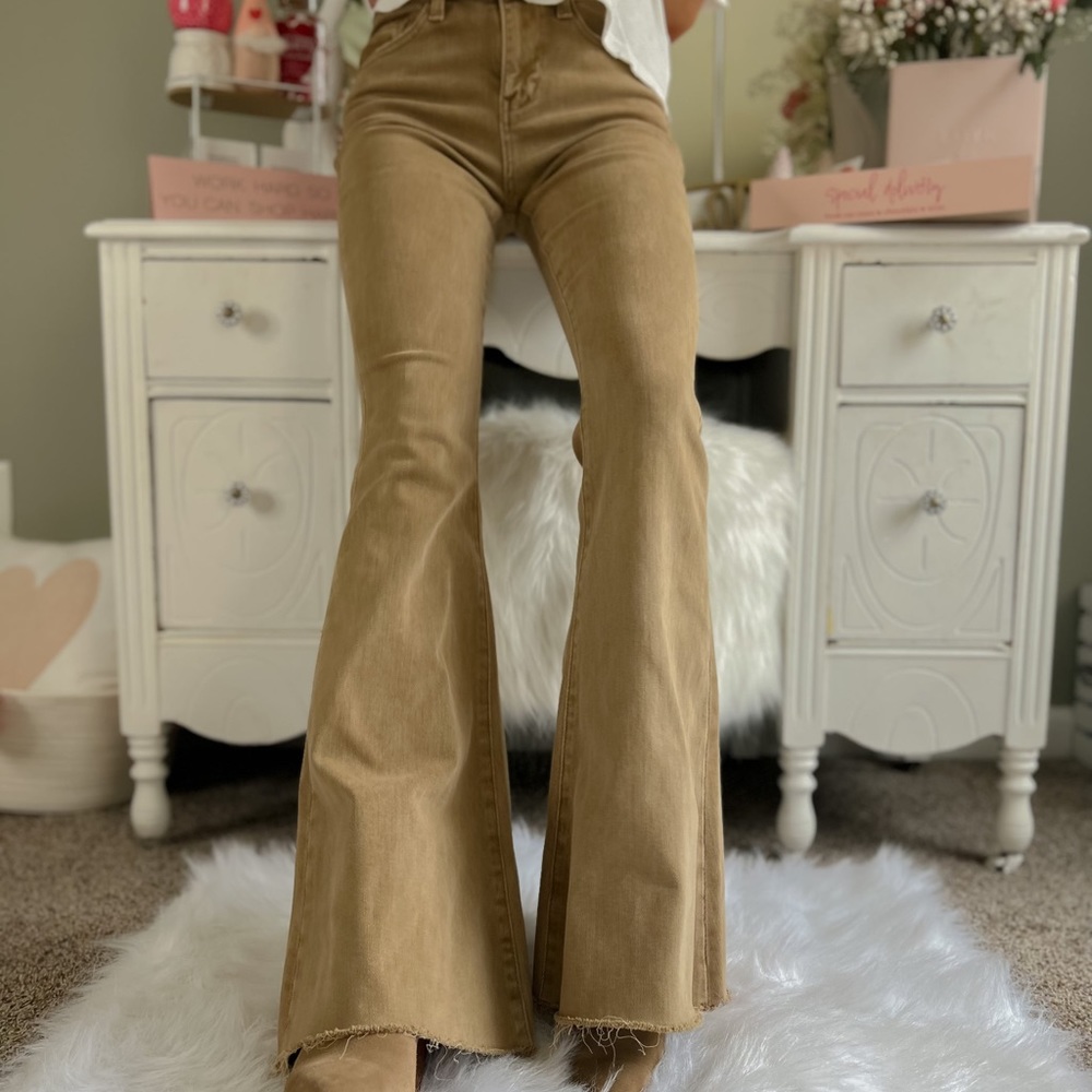 Vervet Taupe Hugh Rise Flare Jean